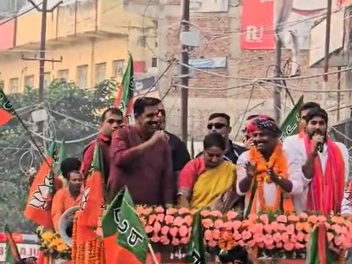 सड़क मार्ग से पटना रवाना