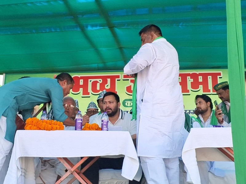 थारू आदिवासियों और स्थानीय मुद्दों पर चर्चा