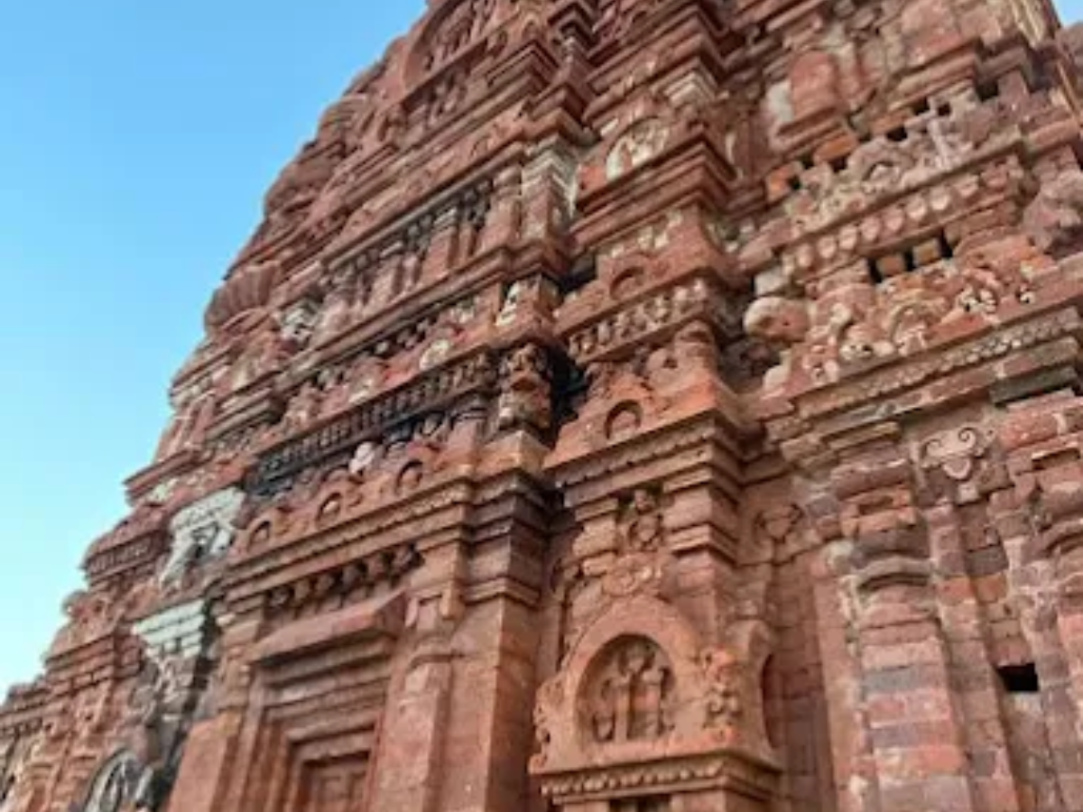 मंदिर में विराजित मूर्तियां