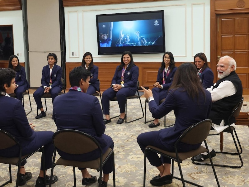 हरमनप्रीत ने रख ली बॉल