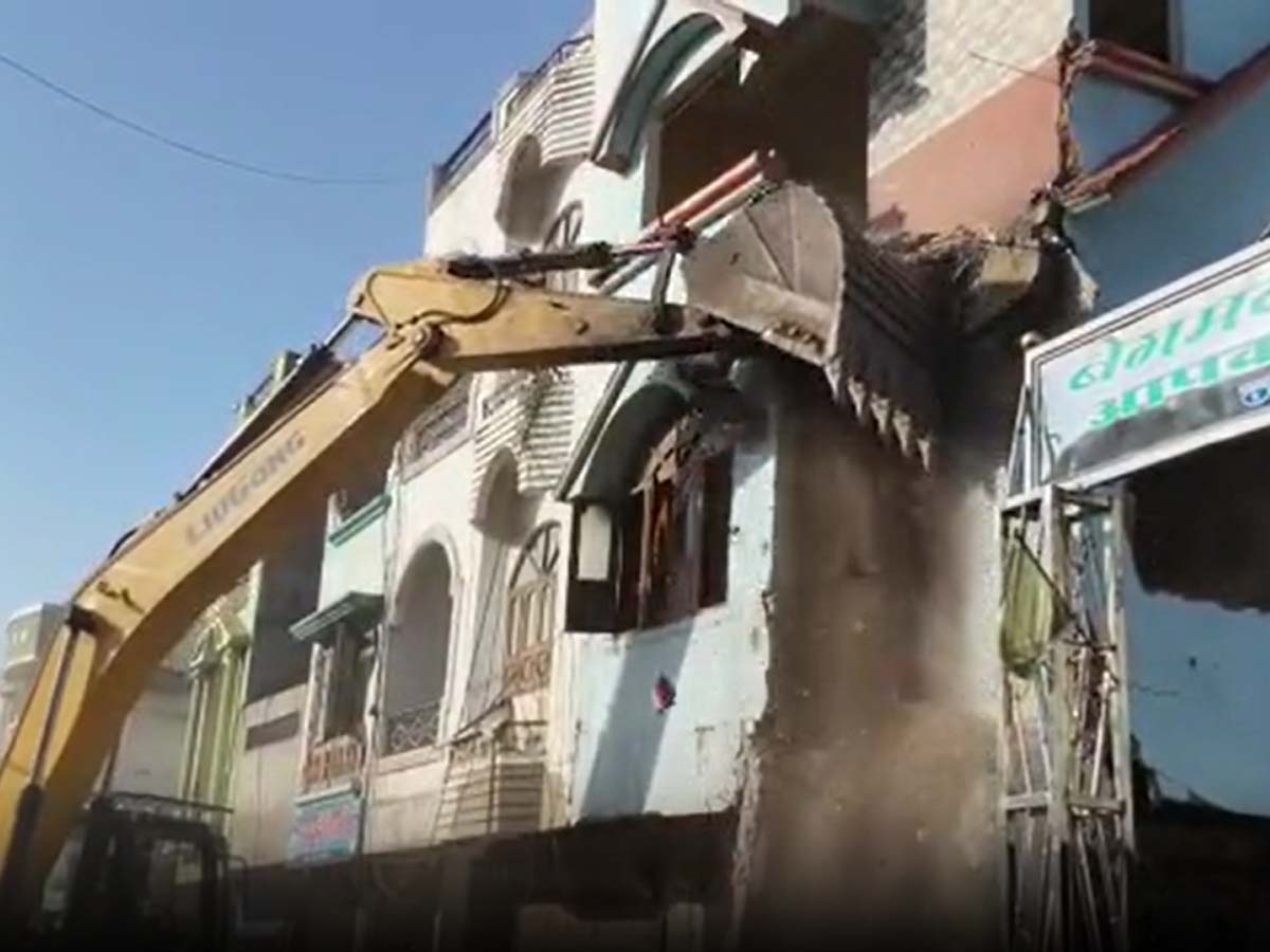 उज्जैन में सिंहस्थ 2028 की तैयारी के लिए ध्वस्त कर दिए गए 12 मुसलमानों के घर और दुकान उज्जैन में सिंहस्थ 2028 की तैयारी के लिए ध्वस्त कर दिए गए 12 मुसलमानों के घर और दुकान