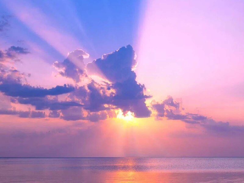 सुबह-शाम हार जाता है नीला रंग