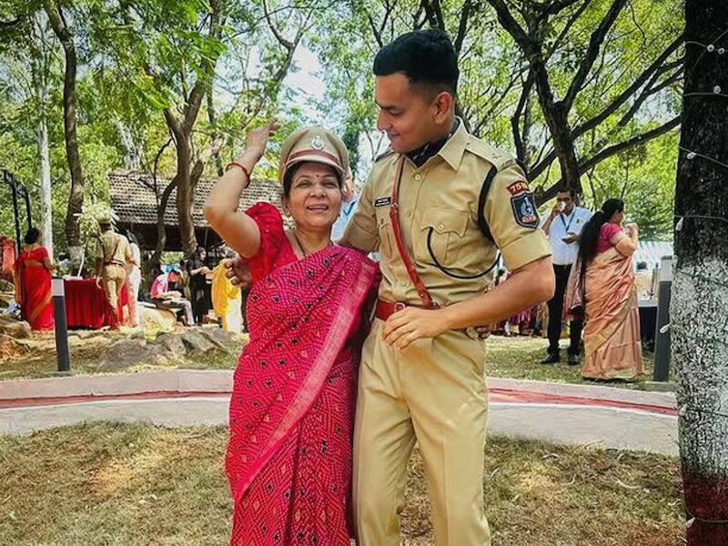 आईपीएएस आकाश श्रीश्रीमाल की फैमली