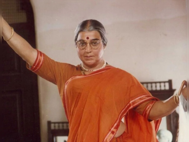 लिया महिला का गैटअप 