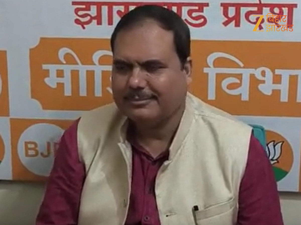 झारखंड में BJP का फटेगा 'चार्जशीट बम'! बाबूलाल मरांडी ने खोला हेमंत सरकार के खिलाफ मोर्चा; नाकामियों की लिस्ट तैयार झारखंड में BJP का फटेगा 'चार्जशीट बम'! बाबूलाल मरांडी ने खोला हेमंत सरकार के खिलाफ मोर्चा; नाकामियों की लिस्ट तैयार