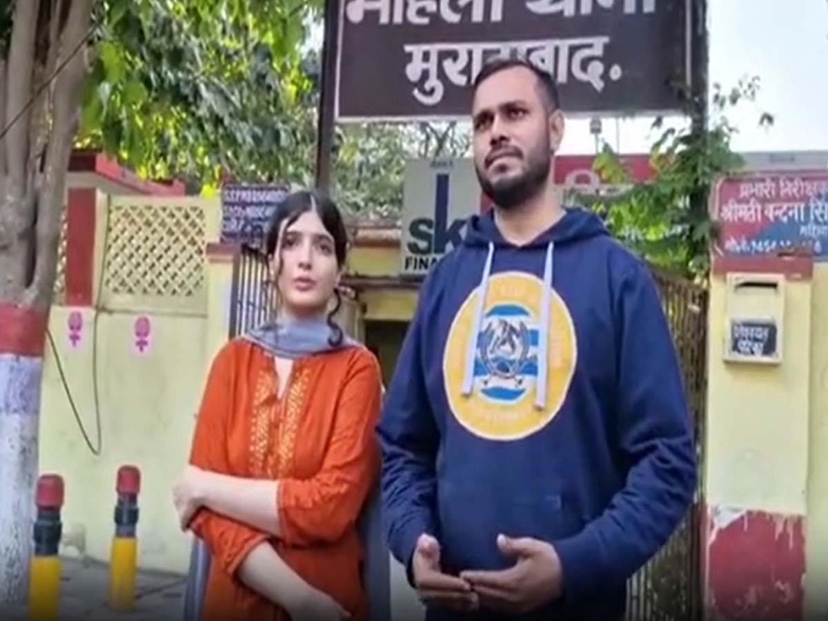 ईरानी बहू का पति पंकज के परिवार पर बड़ा इल्जाम, निजी वीडियो से ब्लैकमेल करने का दावा ईरानी बहू का पति पंकज के परिवार पर बड़ा इल्जाम, निजी वीडियो से ब्लैकमेल करने का दावा