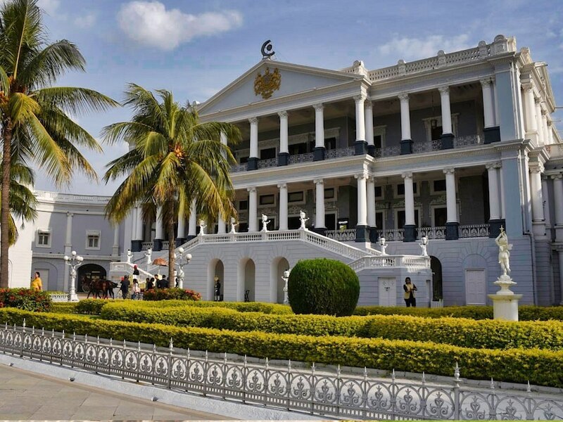 महल की लाइब्रेरी