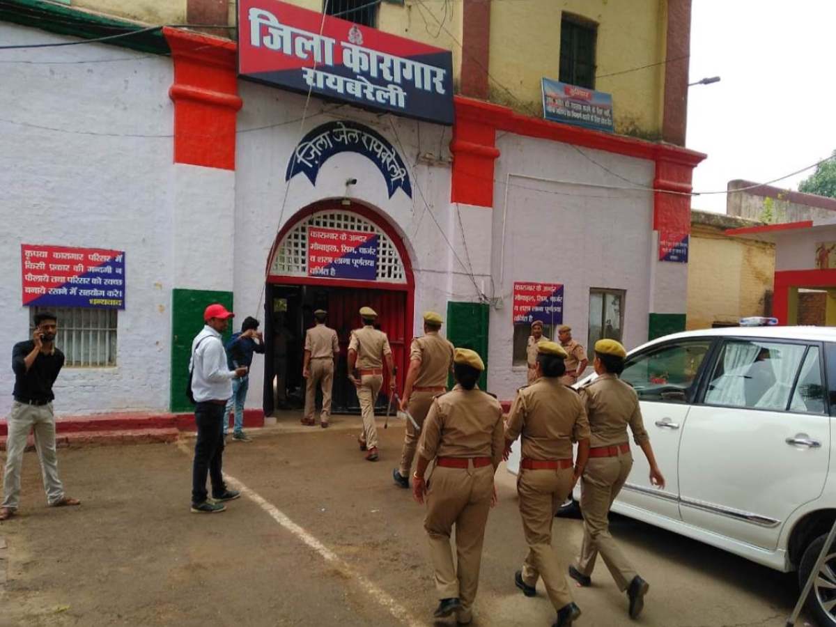 Raebareli: दबोचा गया पैगंबर मोहम्मद के खिलाफ पोस्ट करने वाला शख्स; 2 और को किया गिरफ्तार Raebareli: दबोचा गया पैगंबर मोहम्मद के खिलाफ पोस्ट करने वाला शख्स; 2 और को किया गिरफ्तार