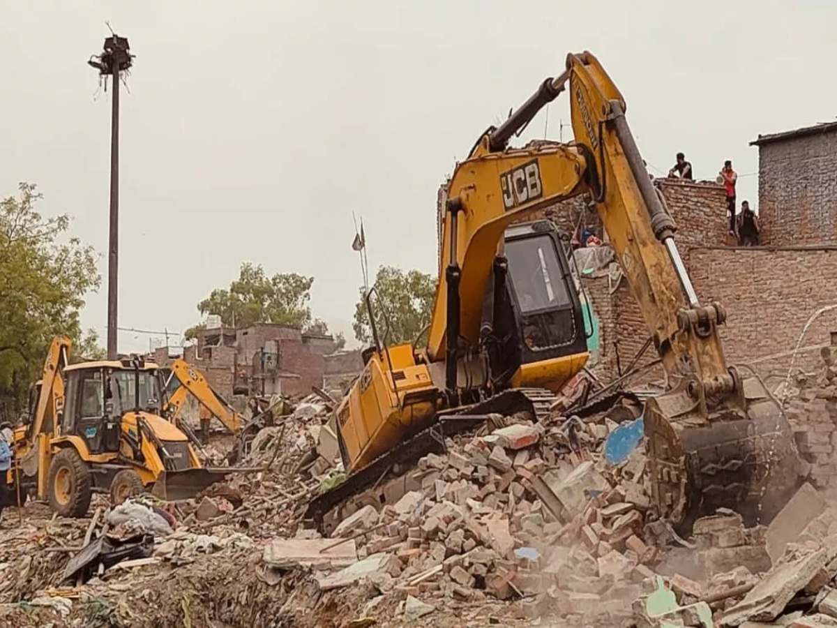 Saharanpur: 300 मकानों पर चलेगा बुलडोजर, 80 PM आवास योजना वाले घरों पर लगा निशान Saharanpur: 300 मकानों पर चलेगा बुलडोजर, 80 PM आवास योजना वाले घरों पर लगा निशान