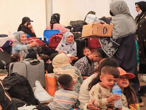 एक दिन में उजड़ गए 12 हजार अफगानियों के सपने, पाक-ईरान ने जबरन निकाला बाहर