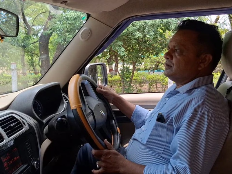 कौन हैं ऋत्विक सोलंकी