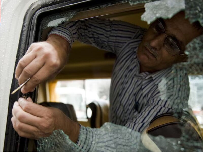 19 सितंबर 2010 मोटर साइकिल सवार हमलावरों ने बस पर चलाई गोलियां