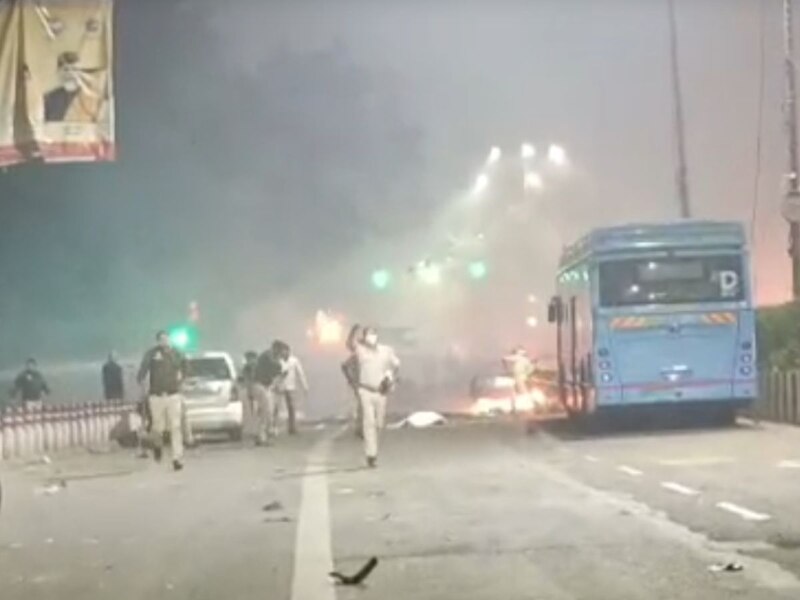 सोशल मीडिया पर वायरल हो रही धमाके की तस्वीरें