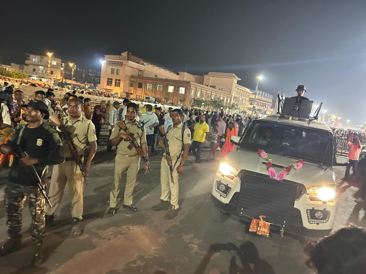 ଶ୍ରୀମନ୍ଦିର ପ୍ରବେଶ ଉପରେ କଟକଣା: ସାହି ବସ୍ତିରେ ବି ପୁଲିସ ପହରା ଶ୍ରୀମନ୍ଦିର ପ୍ରବେଶ ଉପରେ କଟକଣା: ସାହି ବସ୍ତିରେ ବି ପୁଲିସ ପହରା