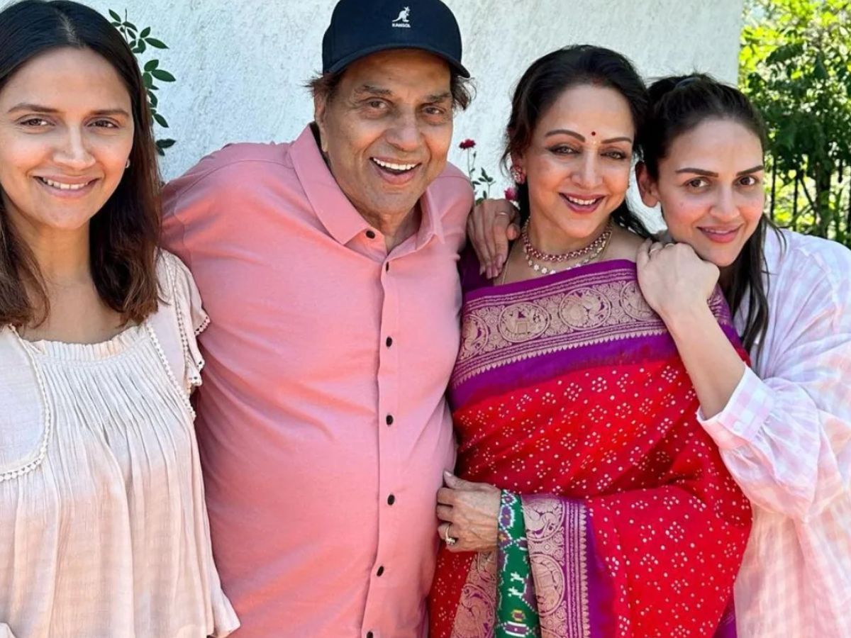 2 marriages total 6 children Dharme ndra family is one of the biggest families in Bollywood | 2 शादियां और कुल 6 बच्चे, बॉलीवुड में सबसे बड़े परिवारों में से एक है