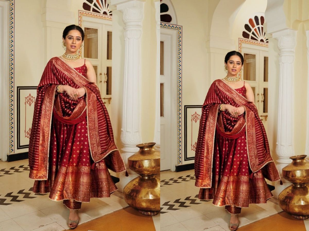 रेड अनारकली सूट