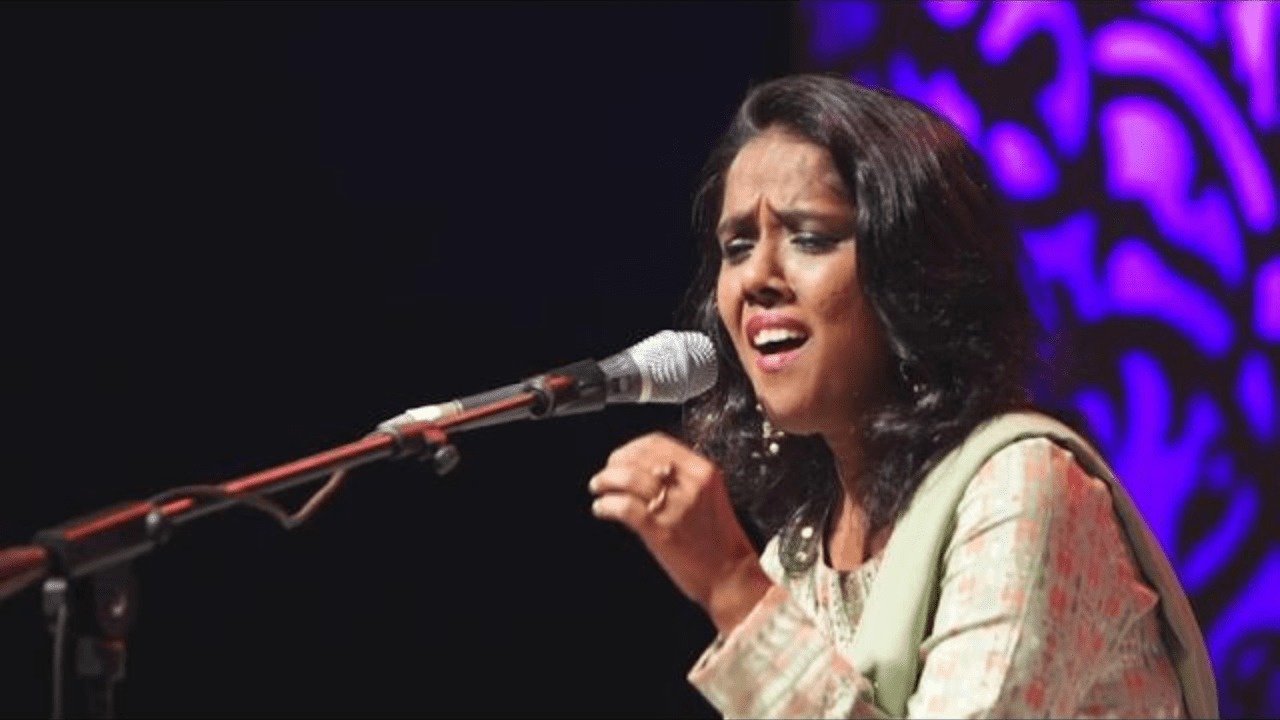 Iye Singer 49 Years Old Playback Singer MahaLakshmi iyer Song Dil se Kabhi Alvida ...
