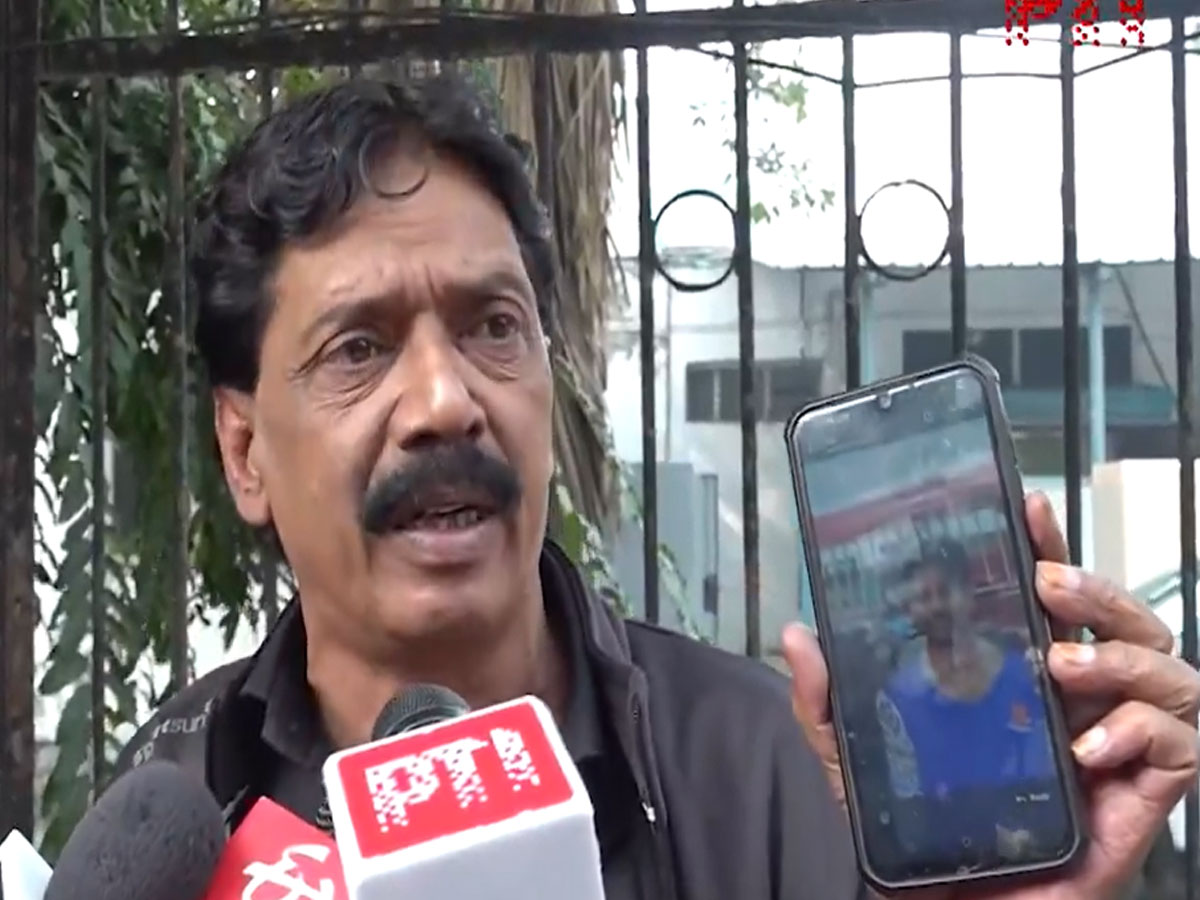 ‘कहां हो बेटा...?’ लाल किला धमाके के बाद जुम्मन की तलाश में दर-दर भटक रहा है परिवार ‘कहां हो बेटा...?’ लाल किला धमाके के बाद जुम्मन की तलाश में दर-दर भटक रहा है परिवार