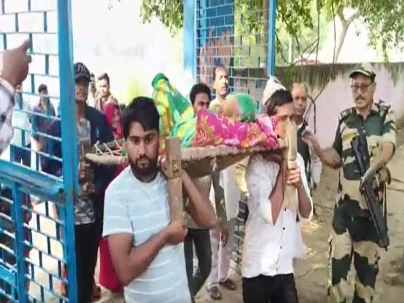घर से खटिया पर उठाकर मतदान केंद्र तक पहुंचाया