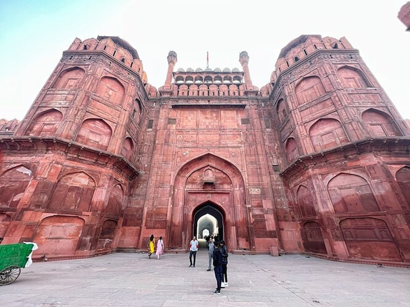  किसने और क्यों बनवाया लाल किला  