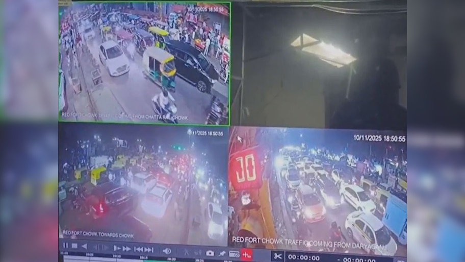 CCTV Footage: ସୋମବାର ଦିଲ୍ଲୀର ଲାଲକିଲ୍ଲା ଅଞ୍ଚଳରେ କିପରି ଘଟିଥିଲା ବିସ୍ଫୋରଣ, ଦେଖନ୍ତୁ ଭଡିଓ