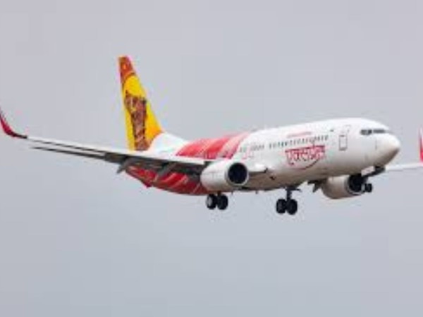 वाराणसी आ रही फ्लाइट को बम से उड़ाने की धमकी, मुंबई एयरपोर्ट पर इमरजेंसी लैंडिंग, यात्रियों में हड़कंप