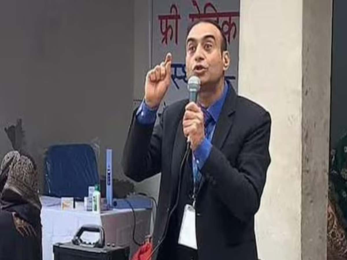 Delhi Blast के आरोपी Dr Nisar-ul-Hassan की बेटी को पुलिस ने किया डिटेन, हो रही है पूछताछ Delhi Blast के आरोपी Dr Nisar-ul-Hassan की बेटी को पुलिस ने किया डिटेन, हो रही है पूछताछ