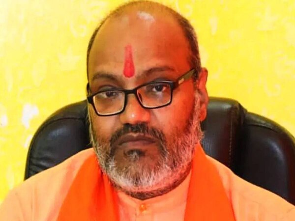 जामिया, AMU और दारुल-उलूम पर बरसाओ बम, भड़काऊ बाबा नरसिंहानंद का ज़हरीला बयान