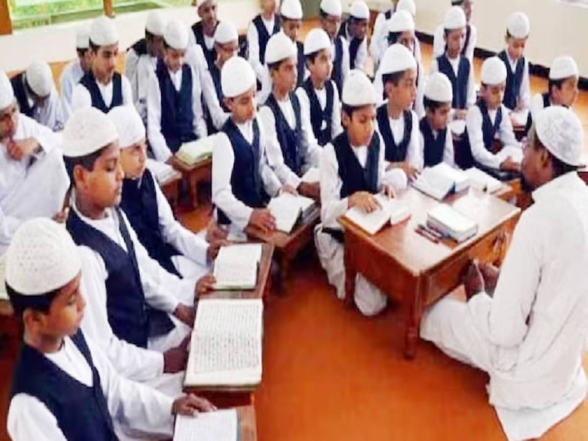 मदरसों में करोड़ा का भ्रष्टाचार, पकड़े गए घोटालेबाज धर्मवीर और सर्वेश मदरसों में करोड़ा का भ्रष्टाचार, पकड़े गए घोटालेबाज धर्मवीर और सर्वेश