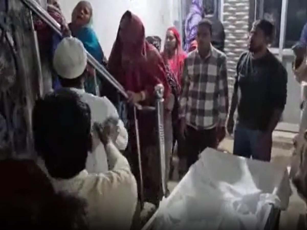 Delhi Blast में बेगुसराय के मुस्लिम शख्स की भी हुई मौत, लाश देख परिवार में मचा कोहराम Delhi Blast में बेगुसराय के मुस्लिम शख्स की भी हुई मौत, लाश देख परिवार में मचा कोहराम