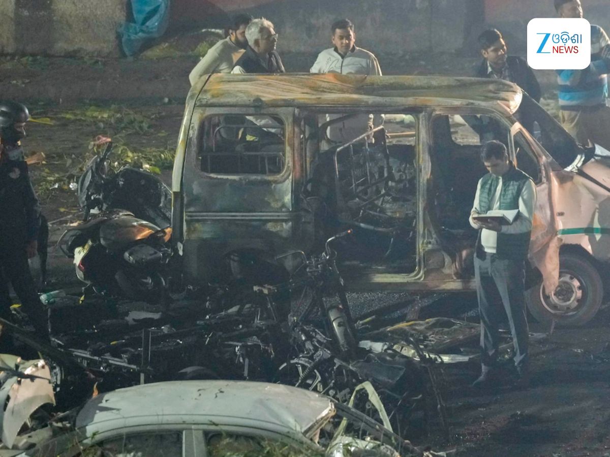 Delhi Car Blast: NIA ହାତରେ ଆତଙ୍କୀ ଉମରର ଫୋନ, ସାମ୍ନାକୁ ଆସିଲା ଚକିତ କରିବା ଭଳି ତଥ୍ୟ Delhi Car Blast: NIA ହାତରେ ଆତଙ୍କୀ ଉମରର ଫୋନ, ସାମ୍ନାକୁ ଆସିଲା ଚକିତ କରିବା ଭଳି ତଥ୍ୟ