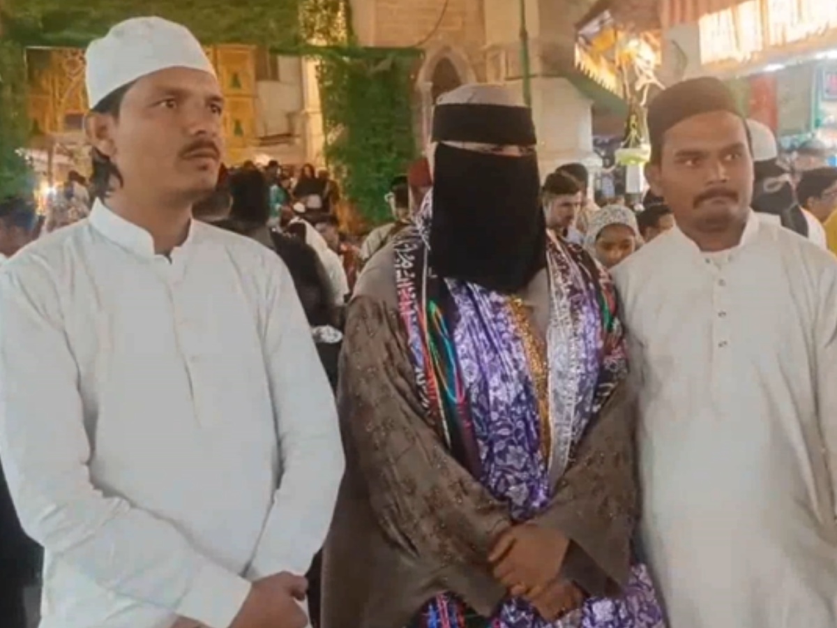 मक्का-मदीना का पैदल हज करने वाली सना अब 5 देशों से होकर जाएंगी फिलिस्तीन मक्का-मदीना का पैदल हज करने वाली सना अब 5 देशों से होकर जाएंगी फिलिस्तीन