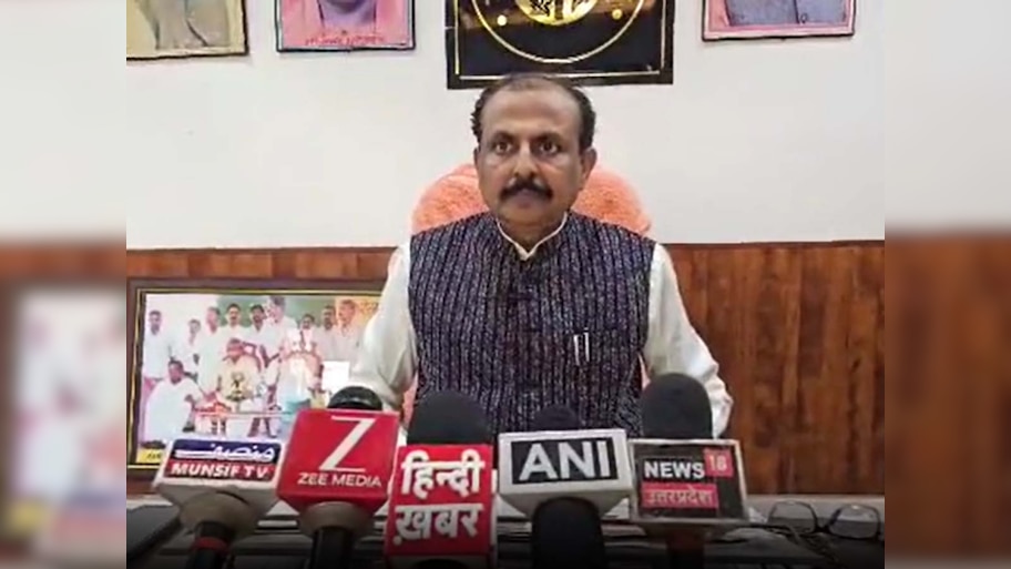 अलीगढ़ मुस्लिम यूनिवर्सिटी को आतंकवादियों का अड्डा बताकर देश के मस्जिद-मदरसों को बंद करना चाहते हैं UP के ये मंत्री 