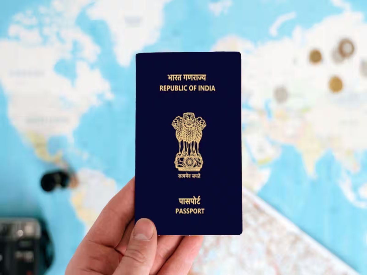 हाईटेक हो रहा है पासपोर्ट; आखिर क्या है E-Passport की खासियत? हाईटेक हो रहा है पासपोर्ट; आखिर क्या है E-Passport की खासियत?