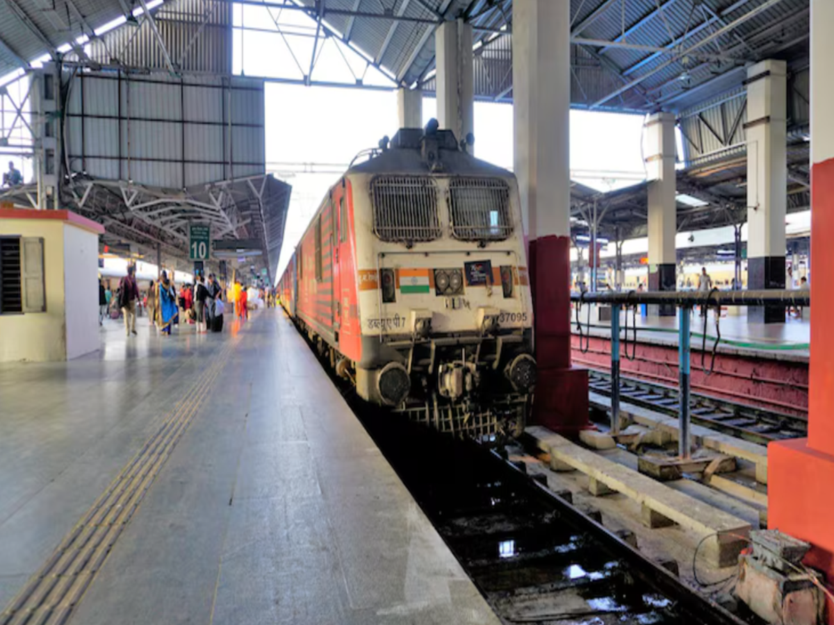 Train Cancel: ସୁରକ୍ଷା ସମ୍ବନ୍ଧୀୟ ଆଧୁନିକୀକରଣ କାର୍ଯ୍ୟକୁ ଦୃଷ୍ଟିରେ ରଖି ରାଜ୍ୟରେ ଏସବୁ ଟ୍ରେନ ଚଳାଚଳ ବାତିଲ କଲା ରେଳବାଇ Train Cancel: ସୁରକ୍ଷା ସମ୍ବନ୍ଧୀୟ ଆଧୁନିକୀକରଣ କାର୍ଯ୍ୟକୁ ଦୃଷ୍ଟିରେ ରଖି ରାଜ୍ୟରେ ଏସବୁ ଟ୍ରେନ ଚଳାଚଳ ବାତିଲ କଲା ରେଳବାଇ