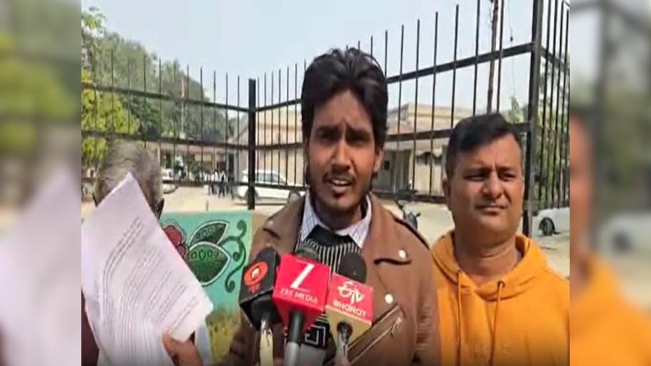 नमाज़ के बाद माइक बंद करके क्या करते हैं ये लोग? मदरसे के खिलाफ शिकायत दर्ज