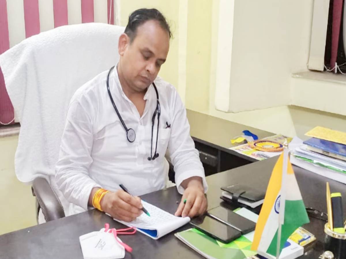 झारखंड के हेल्थ मिनिस्टर डॉ. इरफार अस्पताल में मरीजों की करेंगे सेवा, सुविधाओं को बेहतर करने का किया वादा झारखंड के हेल्थ मिनिस्टर डॉ. इरफार अस्पताल में मरीजों की करेंगे सेवा, सुविधाओं को बेहतर करने का किया वादा