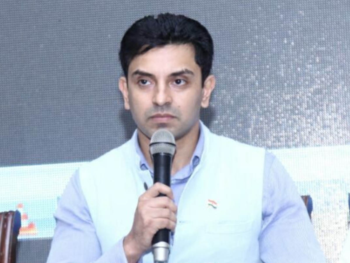 धर्म के बाद अब भाषा के नाम पर हिंसा, मराठी न बोलने पर 19 साल के छात्र को ट्रेन में पीटा; नाराज हुए नेता जी धर्म के बाद अब भाषा के नाम पर हिंसा, मराठी न बोलने पर 19 साल के छात्र को ट्रेन में पीटा; नाराज हुए नेता जी
