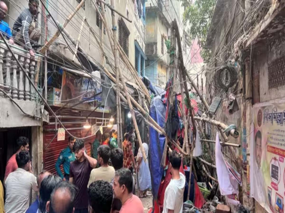 Bangladesh भूकंप की वजह से मौत का आंकड़ा 10 पहुंचा, सैकड़ों घायल; जानें पूरा अपडेट Bangladesh भूकंप की वजह से मौत का आंकड़ा 10 पहुंचा, सैकड़ों घायल; जानें पूरा अपडेट