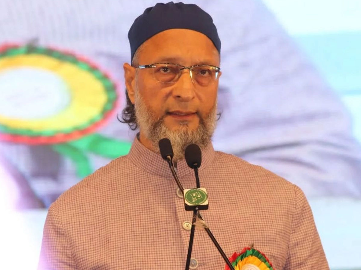 मदरसा का एक कमरा नहीं बना सकते, लेकिन इसे बदनाम करने के लिए बम ज़रूर बना लेते हैं: ओवैसी मदरसा का एक कमरा नहीं बना सकते, लेकिन इसे बदनाम करने के लिए बम ज़रूर बना लेते हैं: ओवैसी