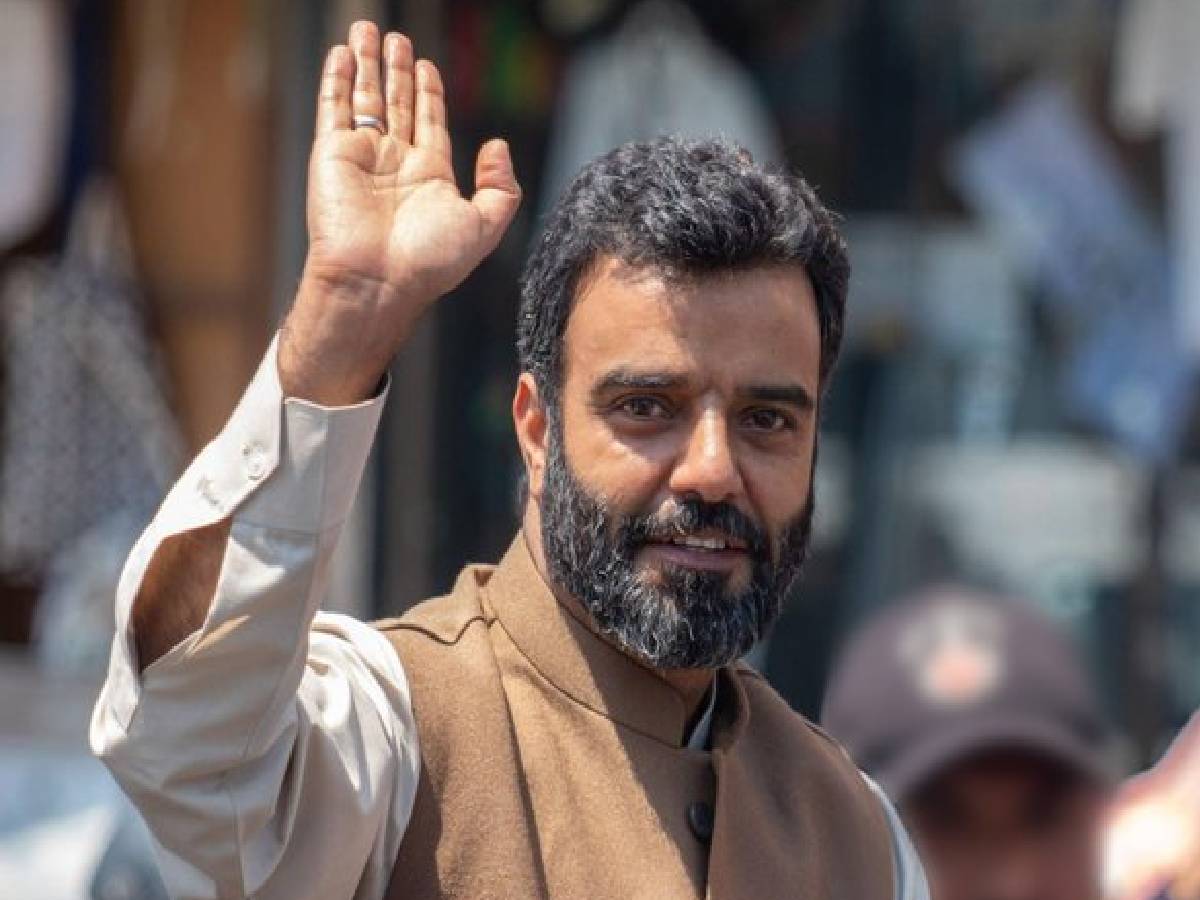 जम्मू में मुस्लिम छात्रों के एडमिशन रद्द करने की मांग पर बवाल, इस मुस्लिम MP ने सरकार को दी चेतावनी! जम्मू में मुस्लिम छात्रों के एडमिशन रद्द करने की मांग पर बवाल, इस मुस्लिम MP ने सरकार को दी चेतावनी!