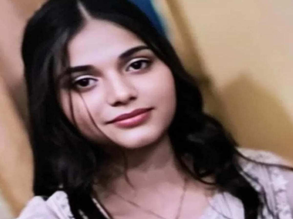 Meerut: बरात देख रही अक्सा के पेट में लगी गोली, अस्पताल पहुंचकर मौत Meerut: बरात देख रही अक्सा के पेट में लगी गोली, अस्पताल पहुंचकर मौत