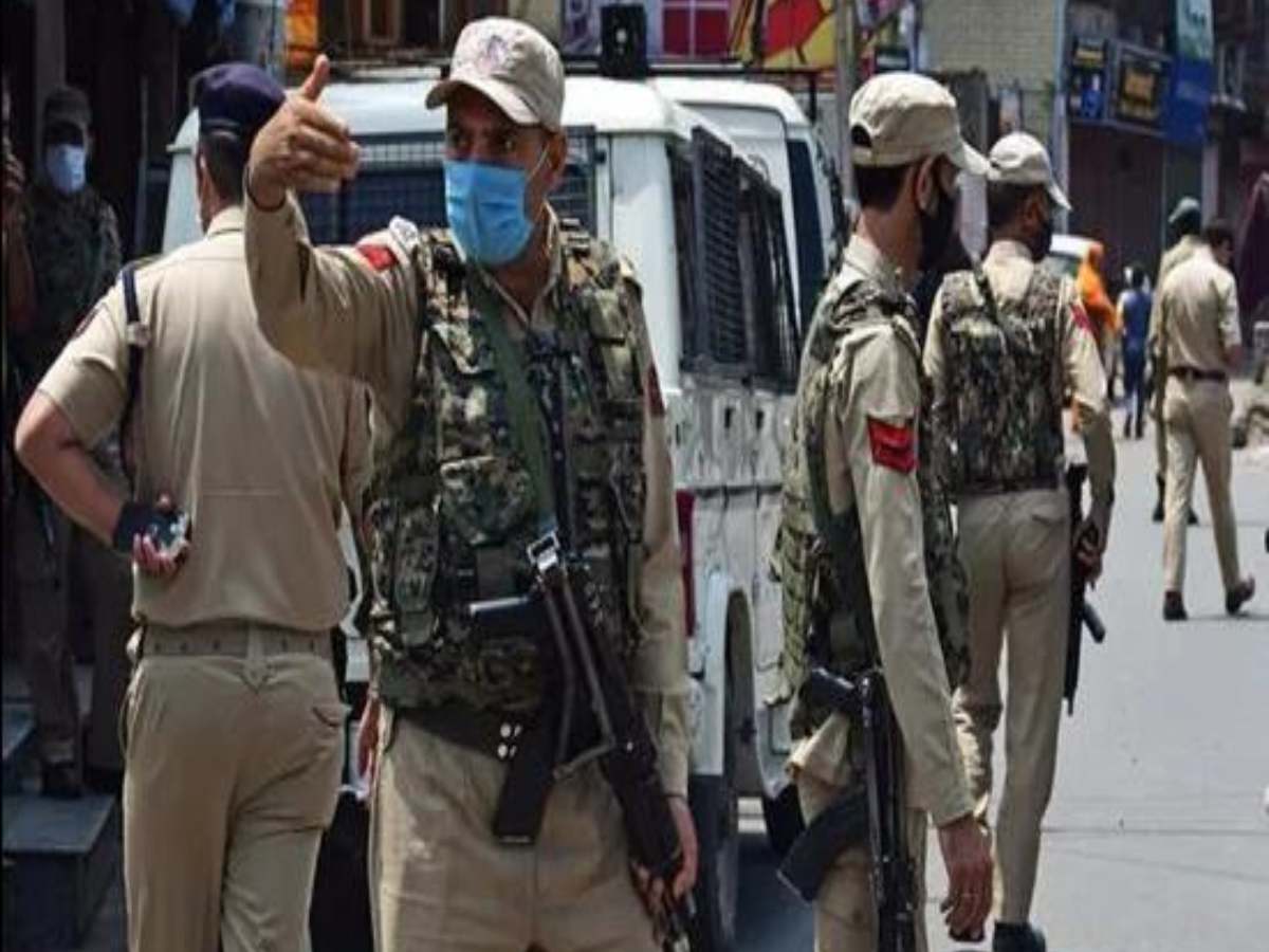 Srinagar Police का बड़ा एक्शन, जमात-ए-इस्लामी से जुड़े ठिकानों पर छापेमारी Srinagar Police का बड़ा एक्शन, जमात-ए-इस्लामी से जुड़े ठिकानों पर छापेमारी