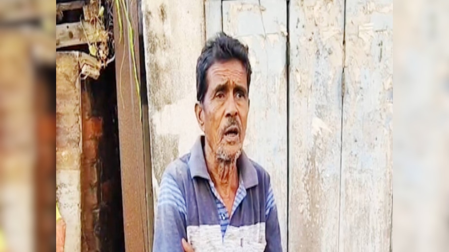 आधार कार्ड वाला बाप बोला, मेरा नहीं है कोई रिश्ता; BDO के पास पहुंची अनोखी गुहार