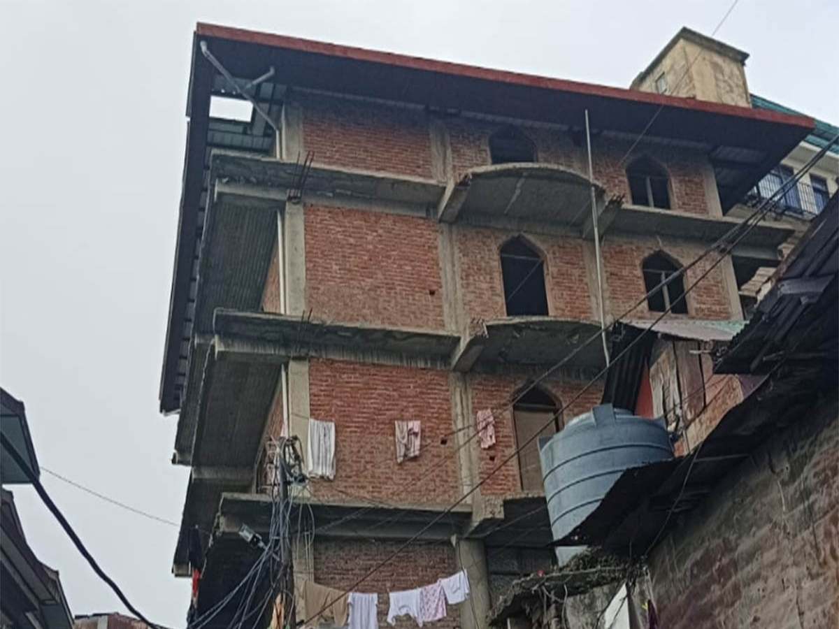 Sanjauli Masjid का बढ़ता विवाद; हिंदू संगठनों ने निकाली शव यात्रा Sanjauli Masjid का बढ़ता विवाद; हिंदू संगठनों ने निकाली शव यात्रा