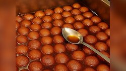 'चमचम' के आगे फेल सारी मिठाईयां, यूपी में बनती है बस 1 जगह....विदेश तक डिमांड