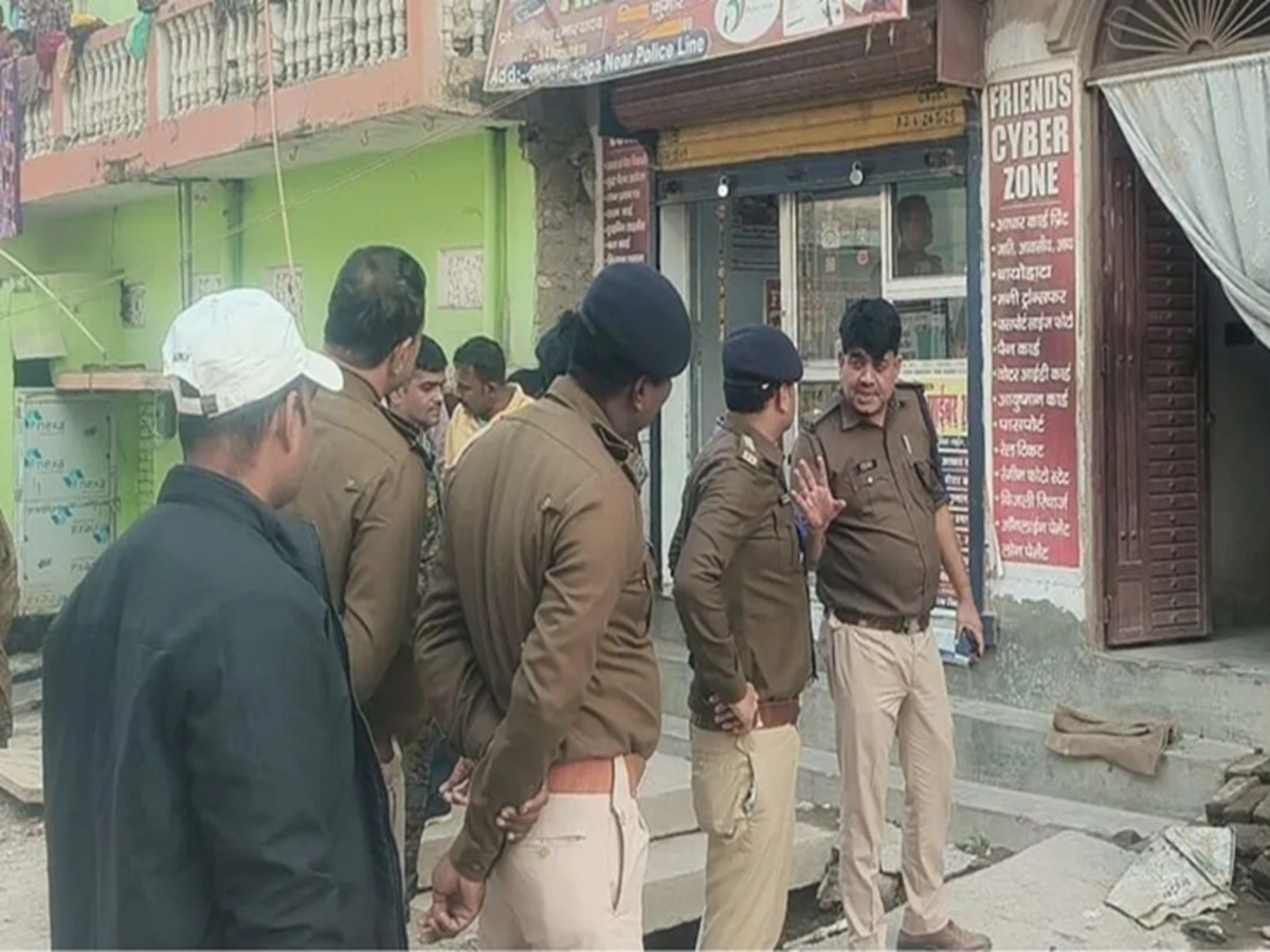 Saran Encounter: यूपी स्टाइल में बिहार पुलिस का एक्शन, छपरा में सुबह-सुबह एनकाउंटर, कुख्यात के साथ-साथ सिपाही भी हुआ घायल Saran Encounter: यूपी स्टाइल में बिहार पुलिस का एक्शन, छपरा में सुबह-सुबह एनकाउंटर, कुख्यात के साथ-साथ सिपाही भी हुआ घायल