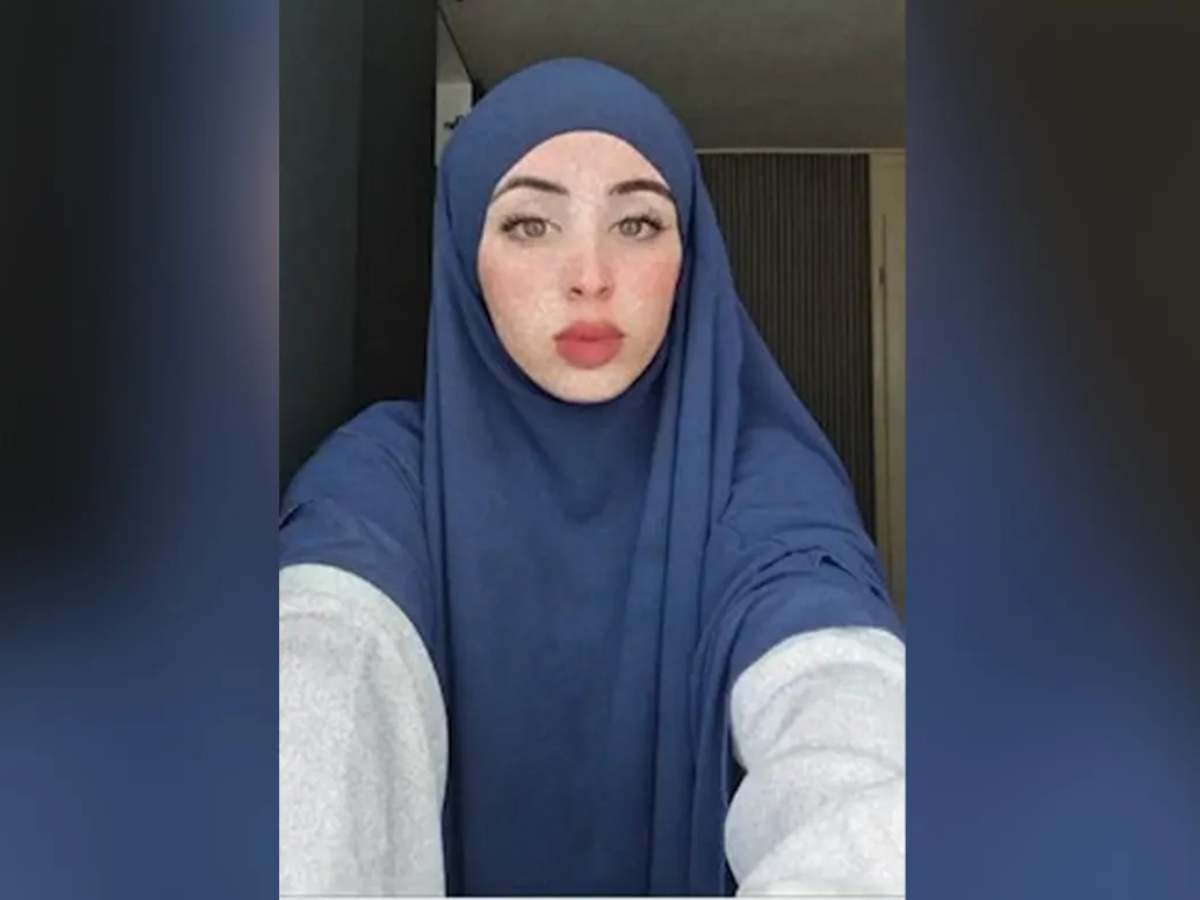 Hijab पहनने से किया इंकार, तो पिता और भाइयों ने उतारा मौत के घाट Hijab पहनने से किया इंकार, तो पिता और भाइयों ने उतारा मौत के घाट