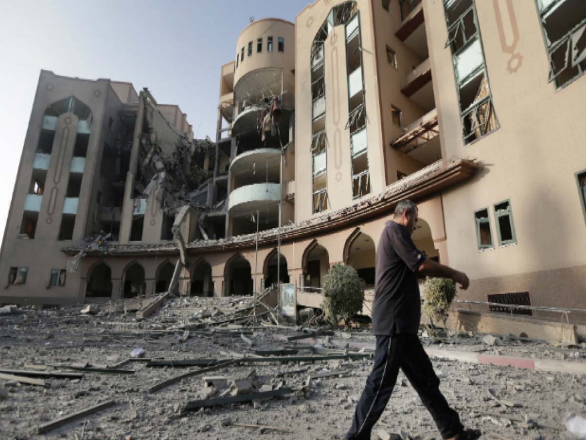 खंडर में तब्दील Gaza University में दो साल बाद फिर शुरू हुई पढ़ाई, मेडिसिन की छात्रा बोली... खंडर में तब्दील Gaza University में दो साल बाद फिर शुरू हुई पढ़ाई, मेडिसिन की छात्रा बोली...