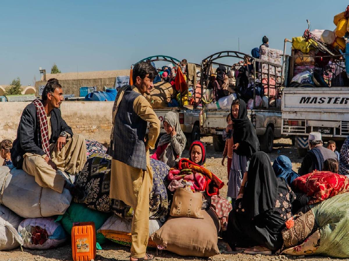 ये कैसी उम्मा से मोहब्बत? पाकिस्तान–ईरान ने 4000 मुसलमानों को एक झटके में बाहर किया ये कैसी उम्मा से मोहब्बत? पाकिस्तान–ईरान ने 4000 मुसलमानों को एक झटके में बाहर किया